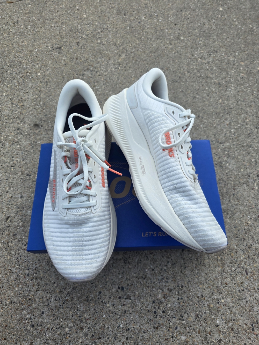 Brooks Women's Revel Max Sneaker Women 10 - Picture 15 of 15